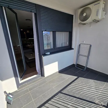 Apartment Jetsetters Corner Near Airport *