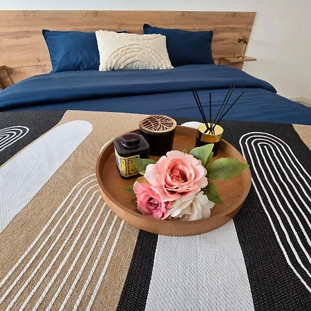 Jetsetters Corner Near Airport *